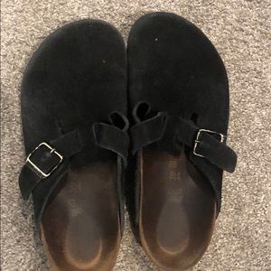 Birkenstock slide on shoes size 39.